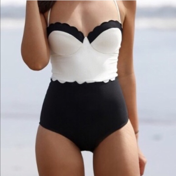 🎉HostPick🎉Black and white swimsuit
