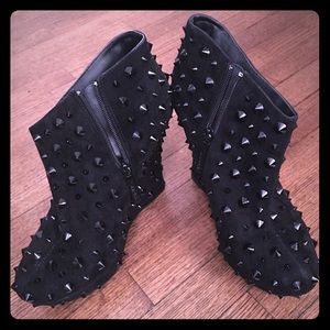 Spiked wedges
