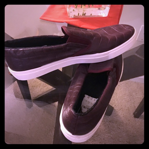 TopShop burgundy slip ins. Great for the summer !