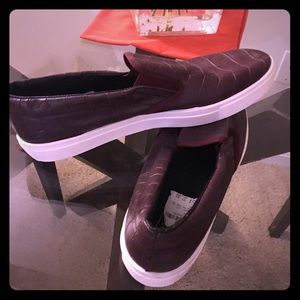 TopShop burgundy slip ins. Great for the summer !