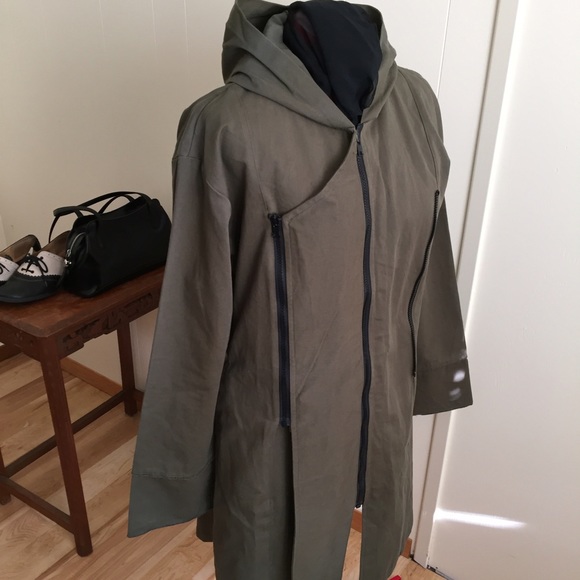 jacket w/ unique zipper detail