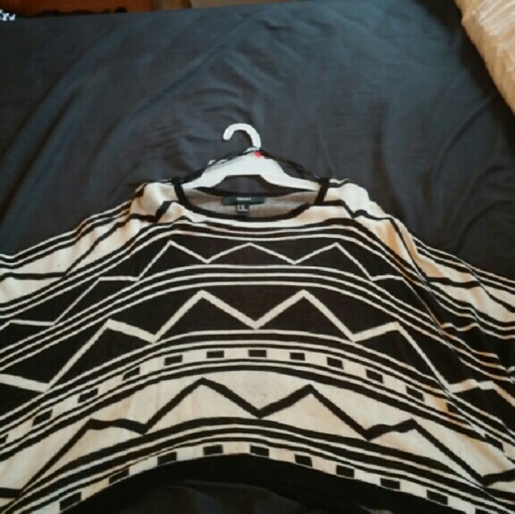 Aztec Poncho - Picture 2 of 2