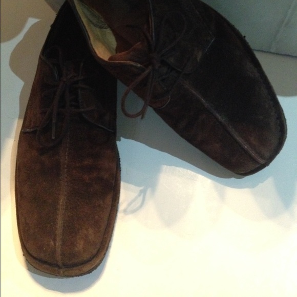 Men's size 10 brown suede Hush Puppies shoes