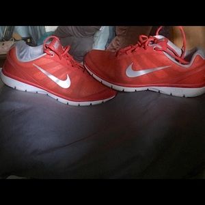 Nike RED CORE TR