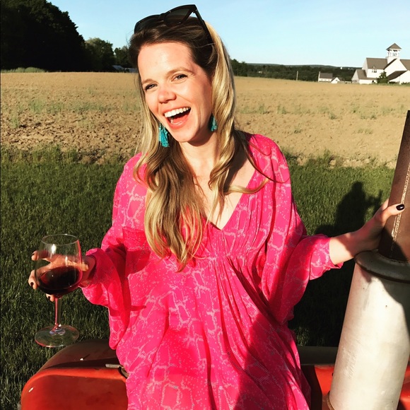 Teresa Louise @theoffpricecloset - Picture 3 of 4