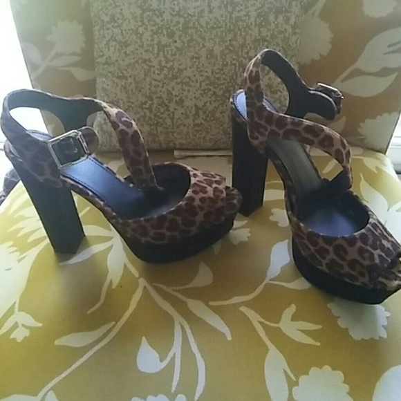 Shoes/SOLD - Picture 2 of 2