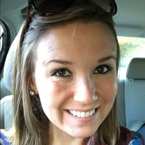 Meet your Posher, Hilary