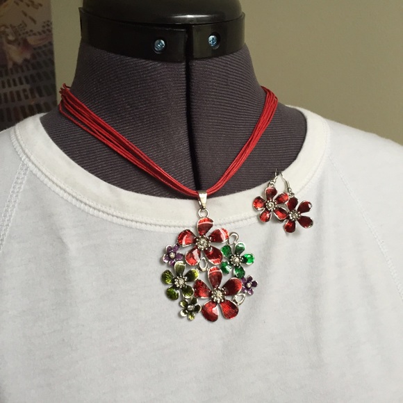 Red daisy necklace set - Picture 2 of 4
