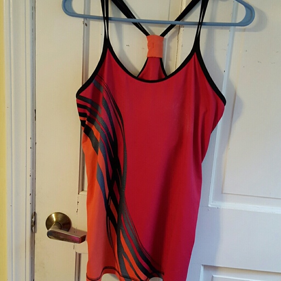 Xersion performance workout tank w/built in bra