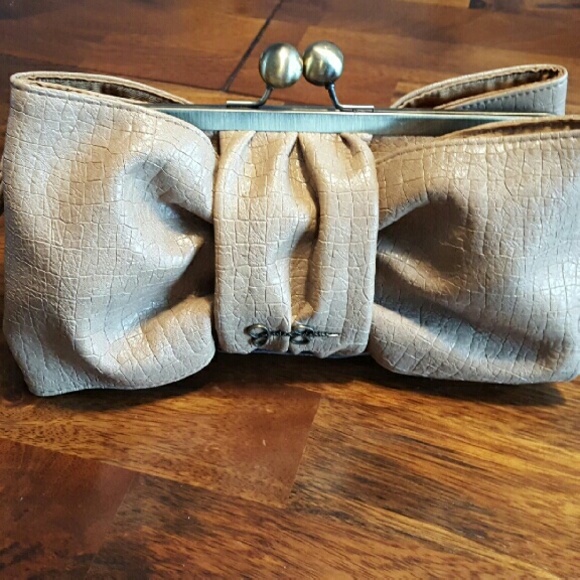 Jessica Simpson Handbags - Jessica Simpson wristlet bow clutch