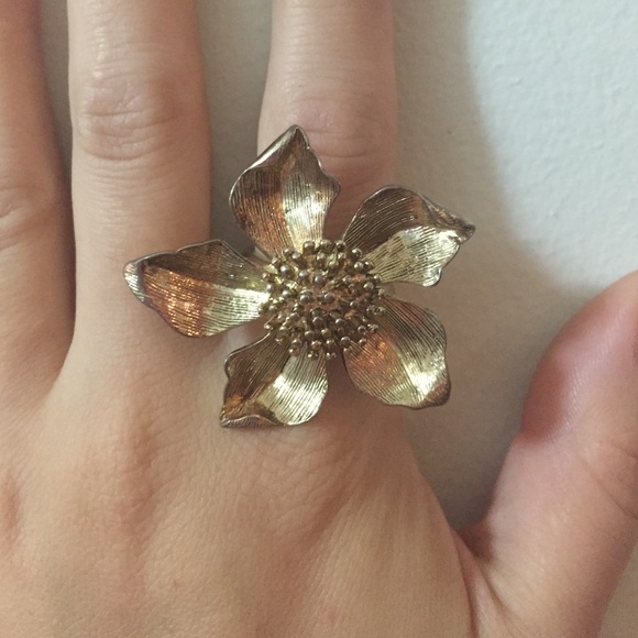 Gold flower ring