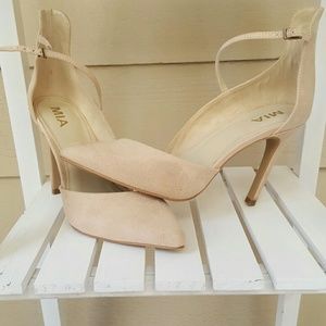 MIA Nude Suede open side pumps (w/box)
