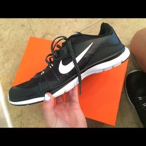 FINAL SALE! 😄😄😄 LIKE NEW!! nike flex trainer 5!
