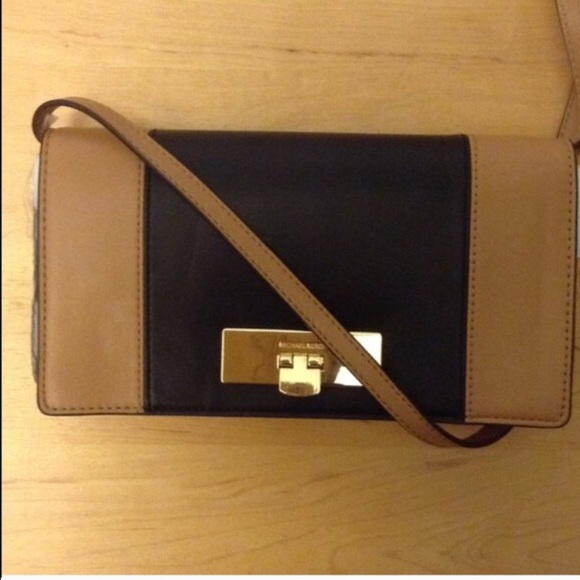 Michael Kors Handbags - Michael Kors Callie Clutch
