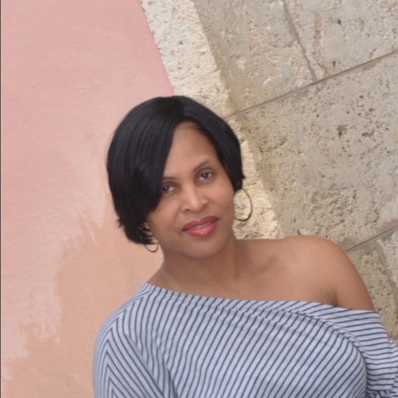 Meet your Posher, Dominique - Picture 1 of 1