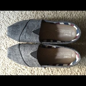 Men's brand new Toms size 8