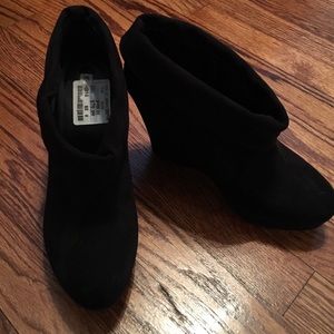 Kelsi Dagger size 9 black wedge booties