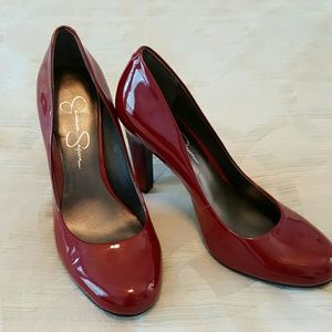 Jessica Simpson pumps