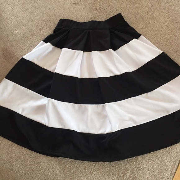 Black and white striped A-line skirt, Size large