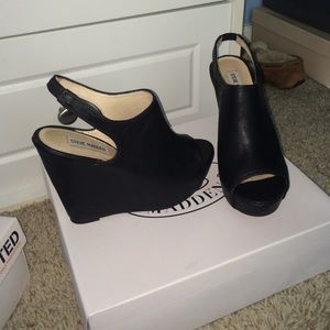 Steve Madden black wedges