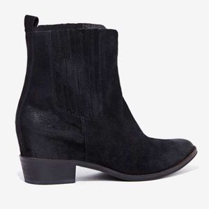 Matisse Meyer black suede boots 10
