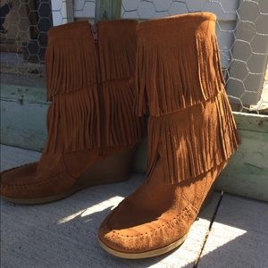 Beautiful moccasin wedges.
