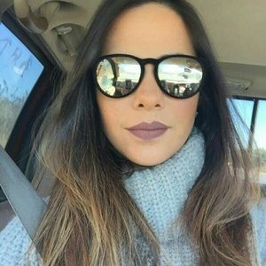 Meet your Posher, Thais