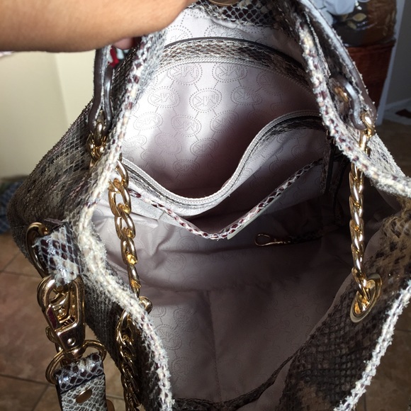 SOLD Michael Kors handbag - Picture 2 of 4