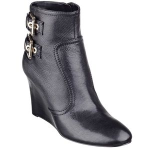 Nine West size 7.5 ankle bootie wedges IN BROWN!