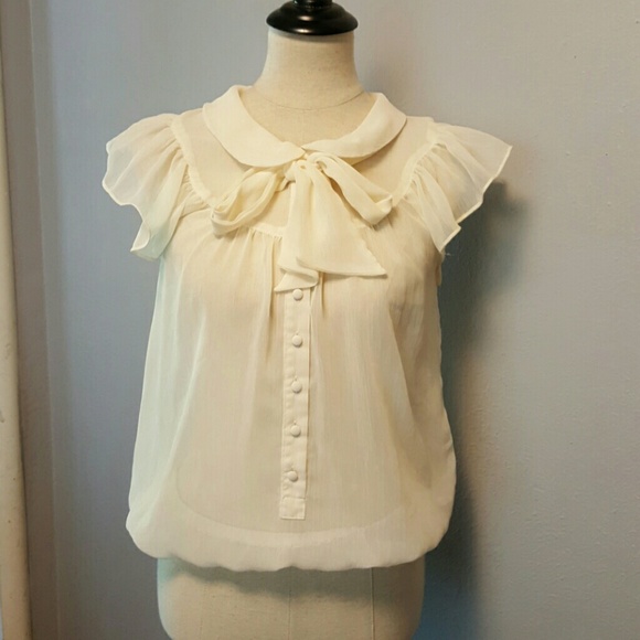 H&M Tops - HM Divided pussy bow blouse/ Peter Pan collar