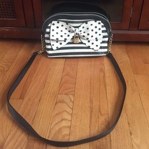 💘LET'S NEGOTIATE💘 BETSEY JOHNSON BOW BAG