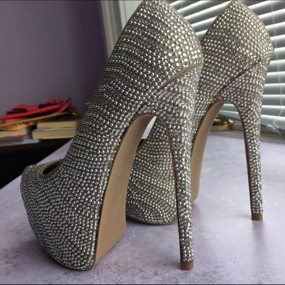 Steve Madden size 7 Crystal pumps