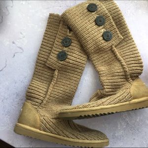 Uggs size 7 woven tan