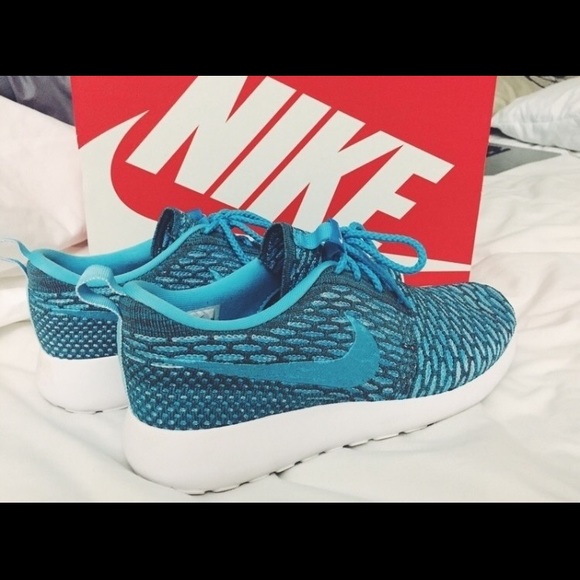 Custom Flyknit Roshe's