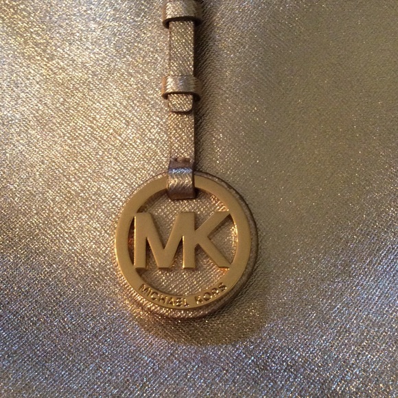 *SOLD*  Michael Kors jet set gold travel tote - Picture 3 of 4