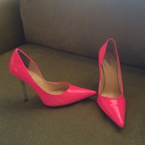 Hot pink Guess pumps