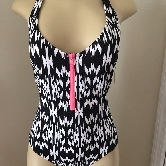 VICTORIA'S SECRET Swim Padded Half-Zip One-Piece M