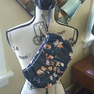 NWOT Simply Vera Vera Wang wristlet