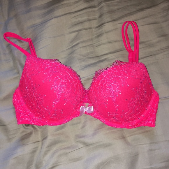 32C VS push up bra. Pink with lace