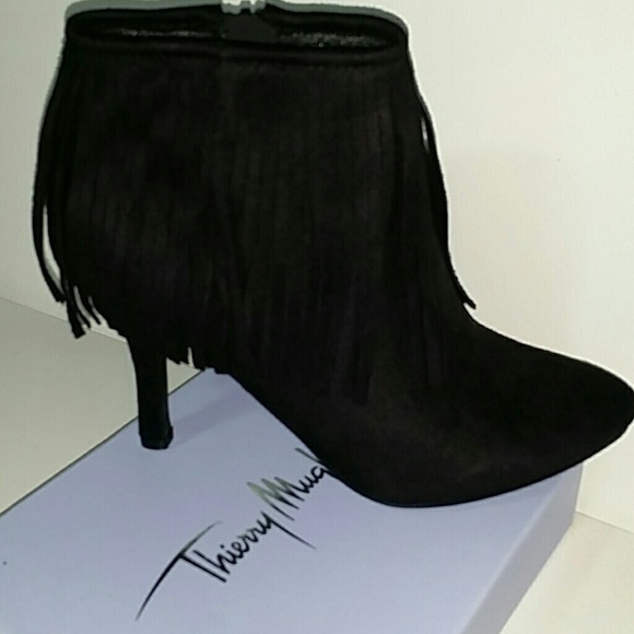 delicious Shoes - Boho fringe bootie sz 5 1\2 NIB