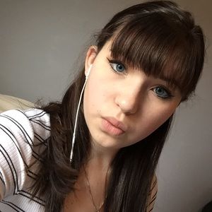 Meet your Posher, Nikole