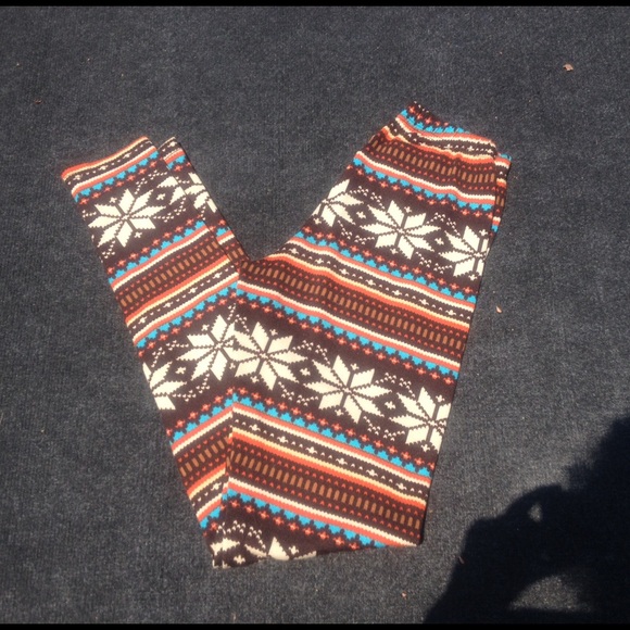 Charlotte Russe Pants - Winter Snowflake Printed Leggings