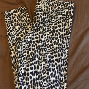 VS Pink leggings leopard