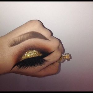 Meet your Posher, Mireya