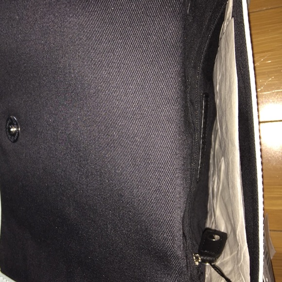 BCBG clutch - Picture 4 of 4