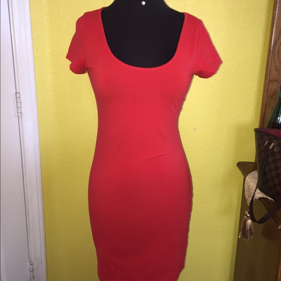 H&M Dresses & Skirts - Red dress