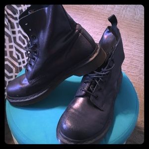 Dr. Martens Black Crackle Pascal boots