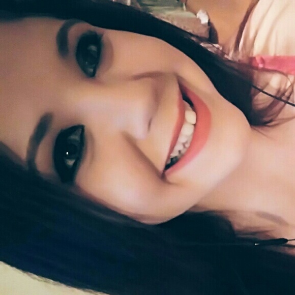 Meet your Posher, Christina - Picture 1 of 1