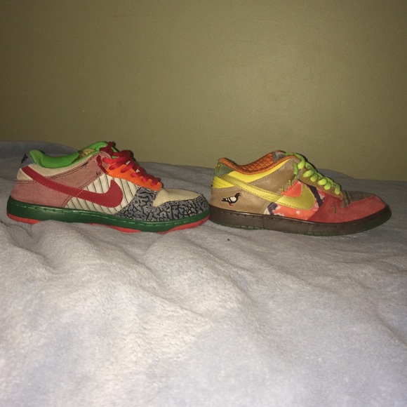 What the dunks size 7 but fits up to a 9 - Picture 2 of 4