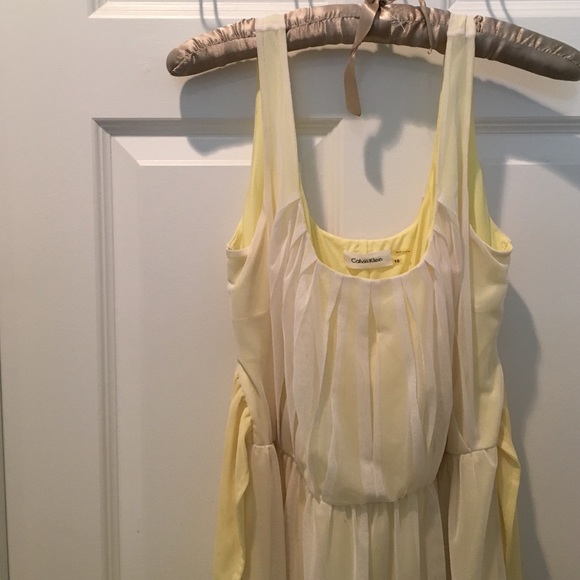 Yellow dress - Picture 2 of 3